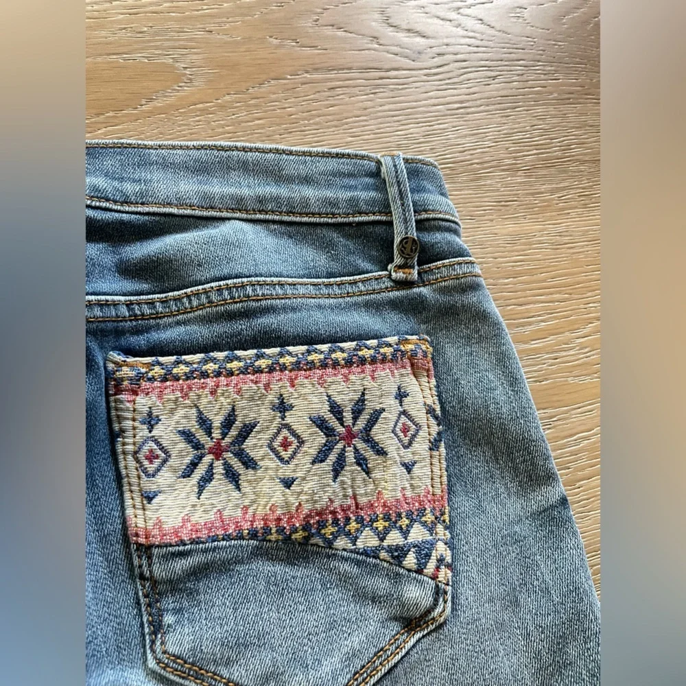 Driftwood Connie Embroidered Fringe Jean Shorts Boho Festival Stage Coach - Picture 4 of 7